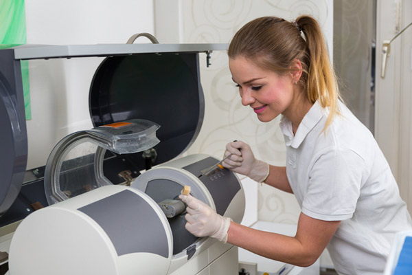 Dental assistant working with CEREC technology at Singing River Dentistry in Muscle Shoals, AL 