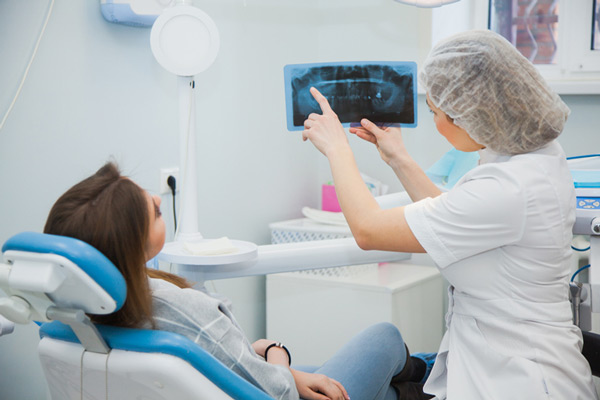  A woman reviewing her xray with a dentist at Singing River Dentistry in Tuscumbia, AL 